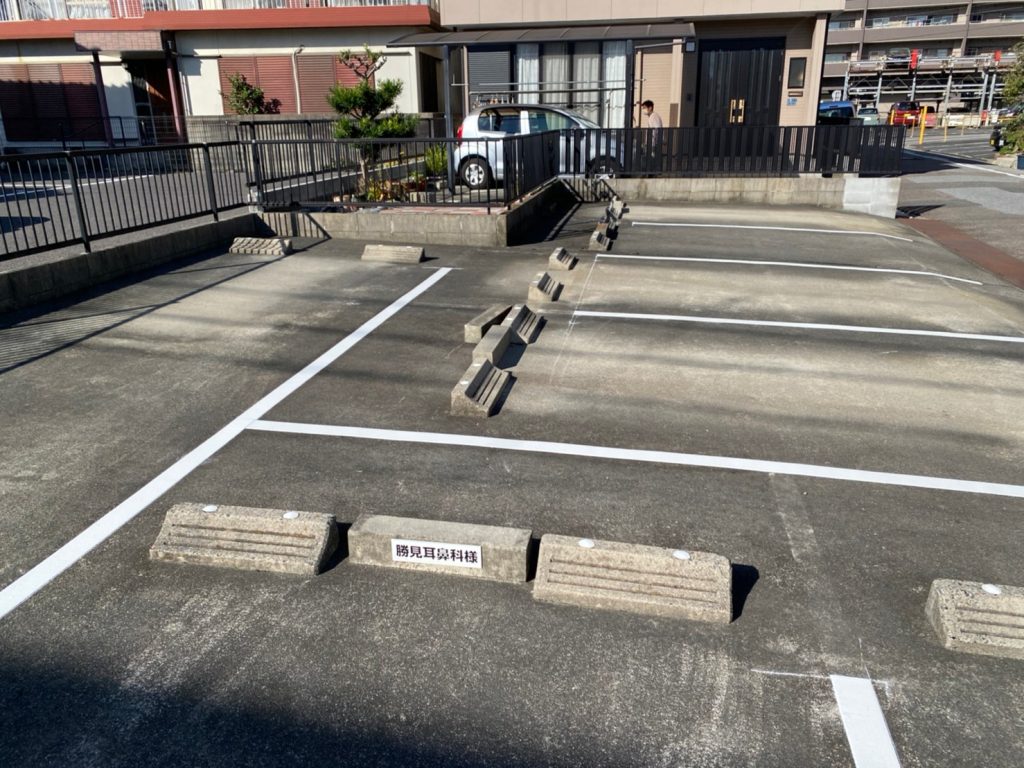 愛知県一宮市　クリニック様駐車場　ライン塗り替え工事